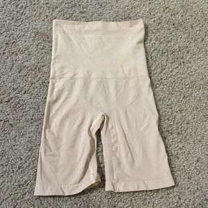 SKIMS Core Control Shapewear Short in Nude Sz L/XL